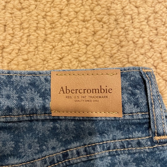 Mid Rise Shorts - Picture 3 of 4